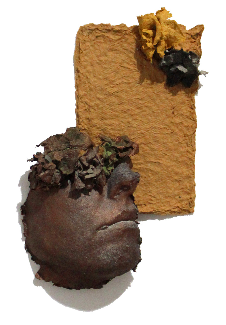 Mujer Florero II, relieve de la serie Cuerpos Fósiles